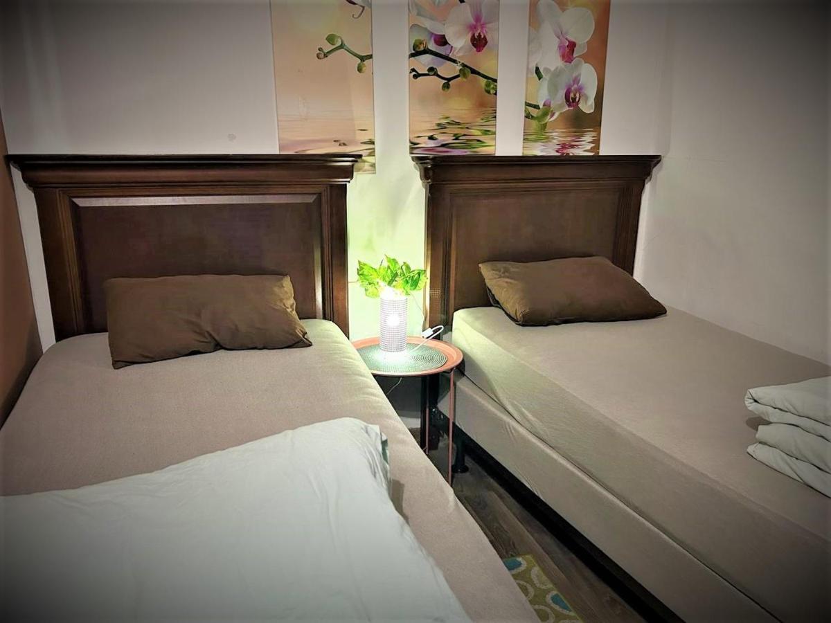 Bern Hostel Chişinău Extérieur photo